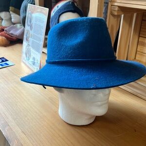 - 100% alpaca felted hand made Elegant blue Hat